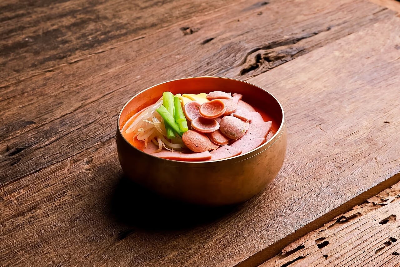 국밥+반찬 구성 컷 - 배달앱 상세용 정보 배치