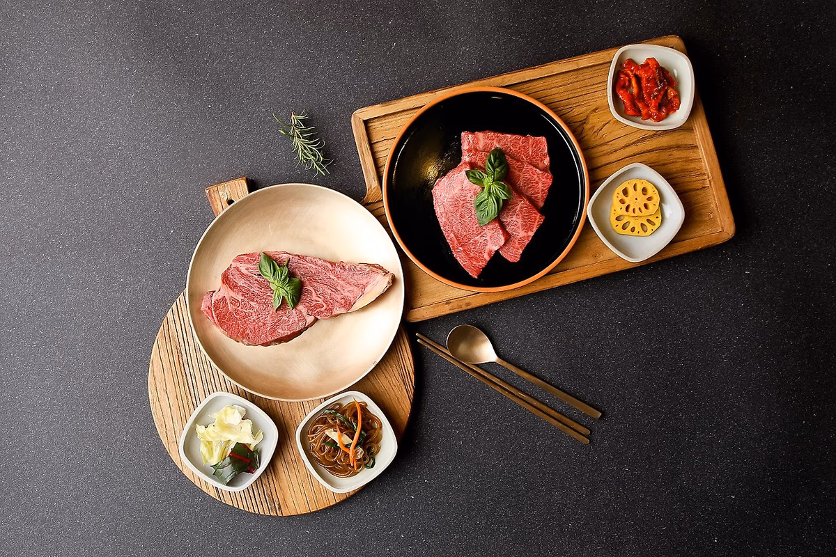 한우 한상 차림 촬영 포트폴리오 — 반찬·수저·세팅 연출 사례