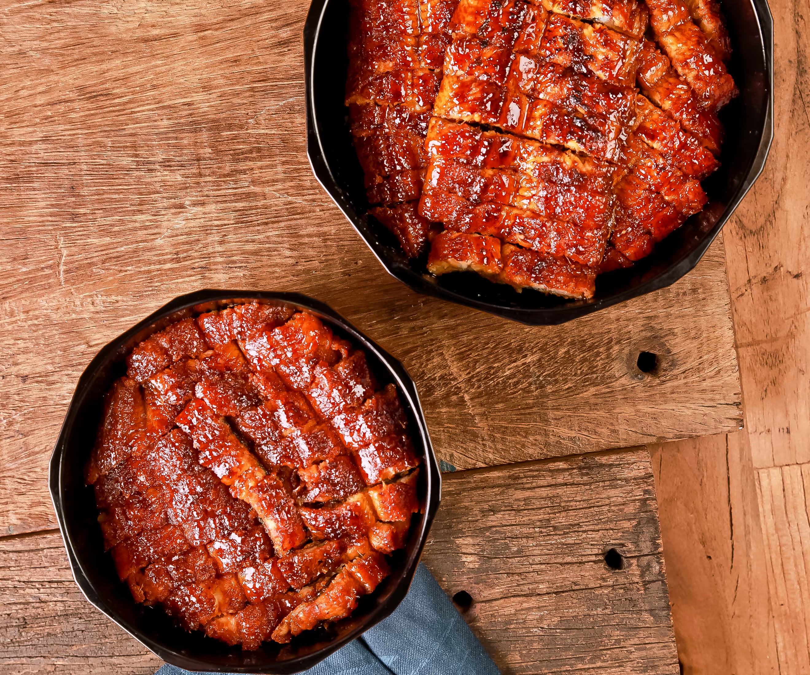 스튜디오 촬영 — 여백을 확보한 원본 사진 구도 예시