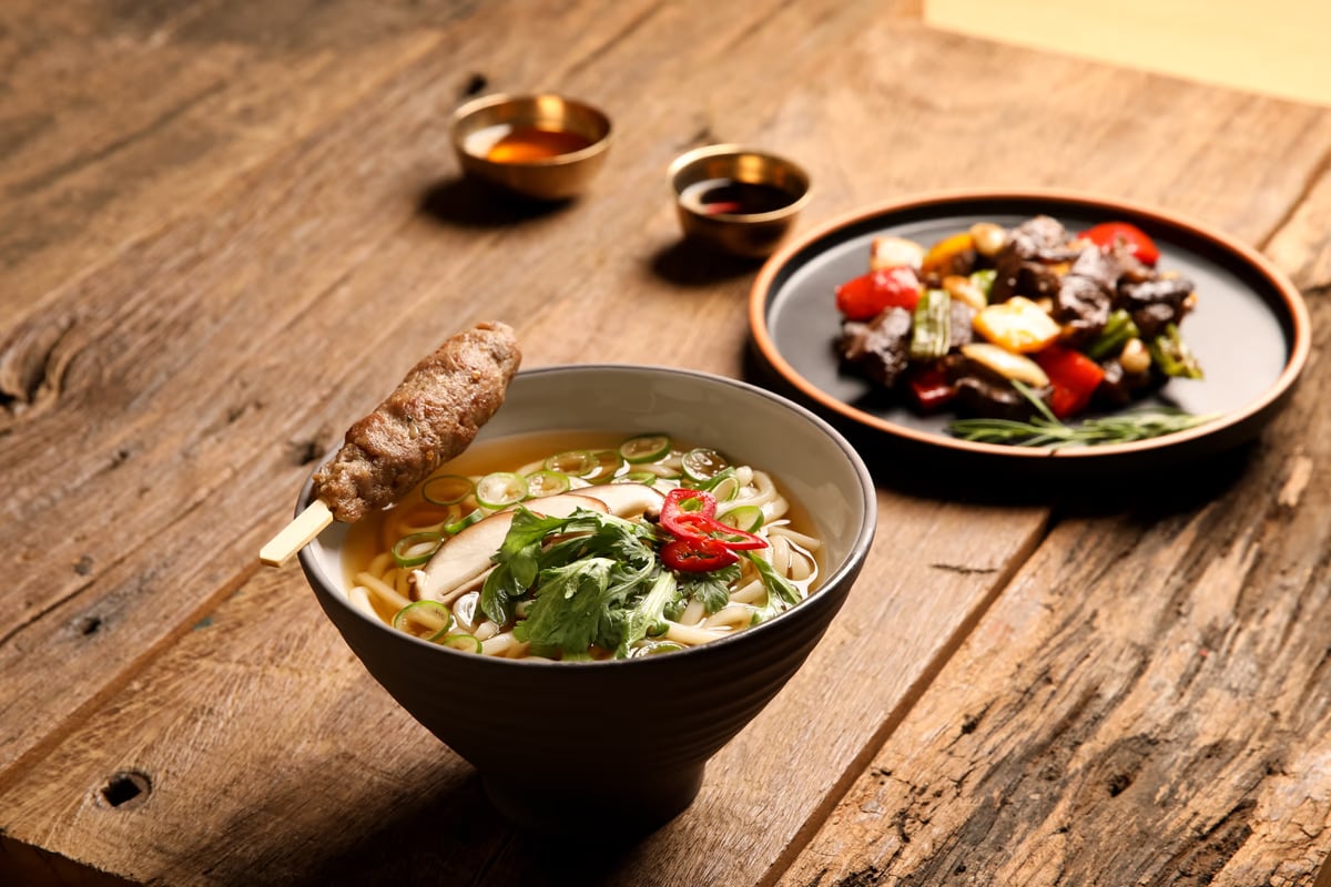 전문 조명과 구도로 촬영한 음식 사진 — 색감과 질감이 살아있습니다